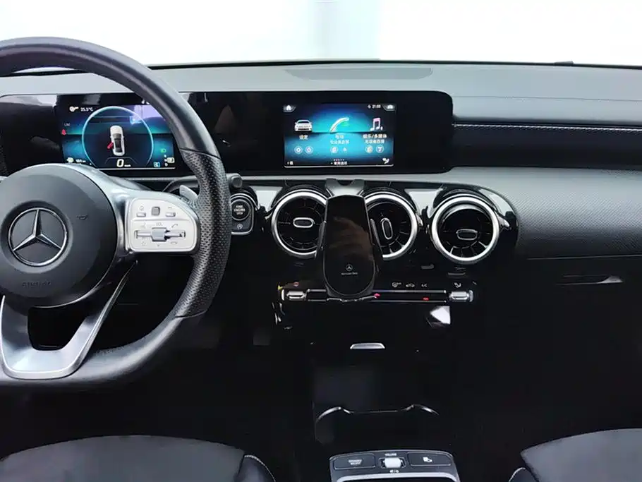 Mercedes-Benz A-Class 2019 A 180 L Sport Sedan фото 13