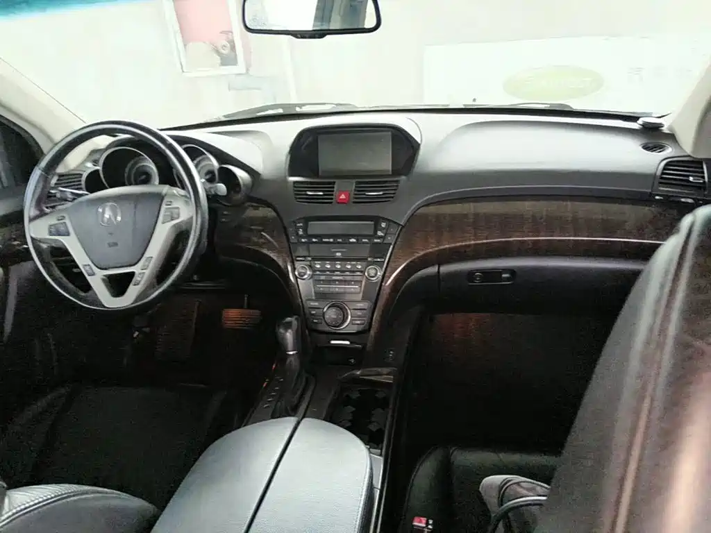 Photo 12 - Acura MDX
