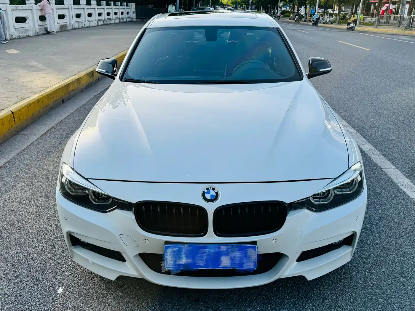BMW 3 Series 2019 320i M Sport Black Night Edition фото 2