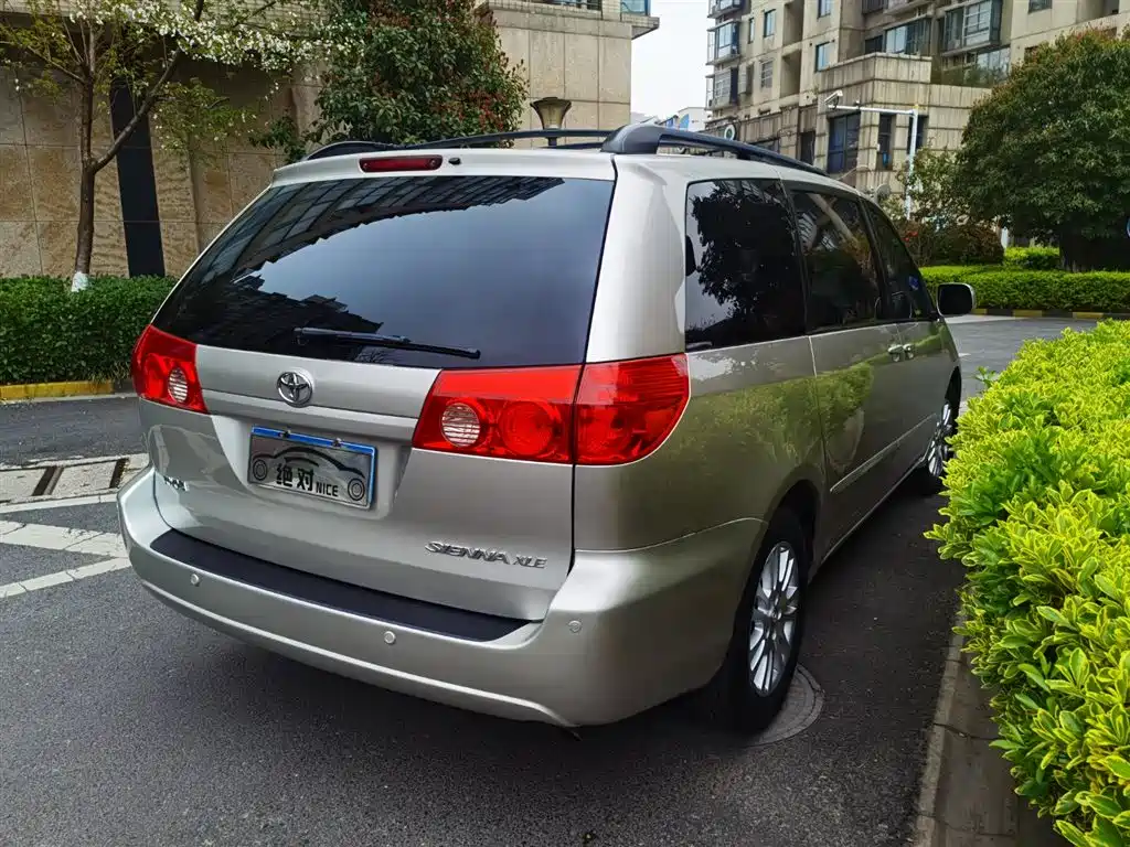 Toyota Sienna фото 27