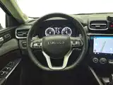 صورة 11 - Lynk & Co 02