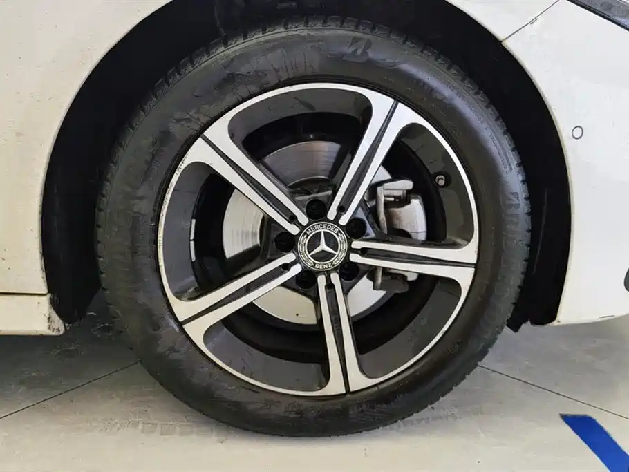 Mercedes-Benz A-Class 2023 A 200 L Fashion фото 6