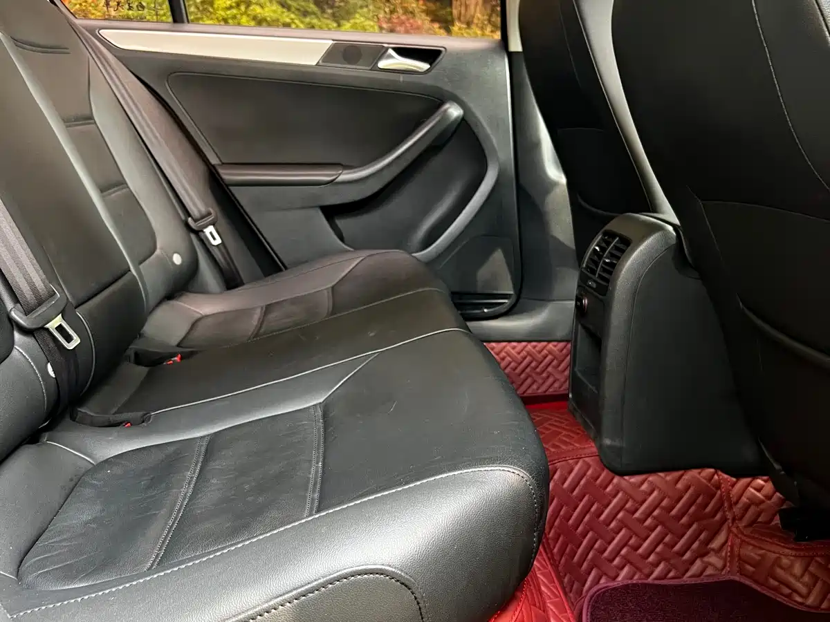 Volkswagen Sagitar 2014 Facelift 1.6L Automatic Comfort фото 6