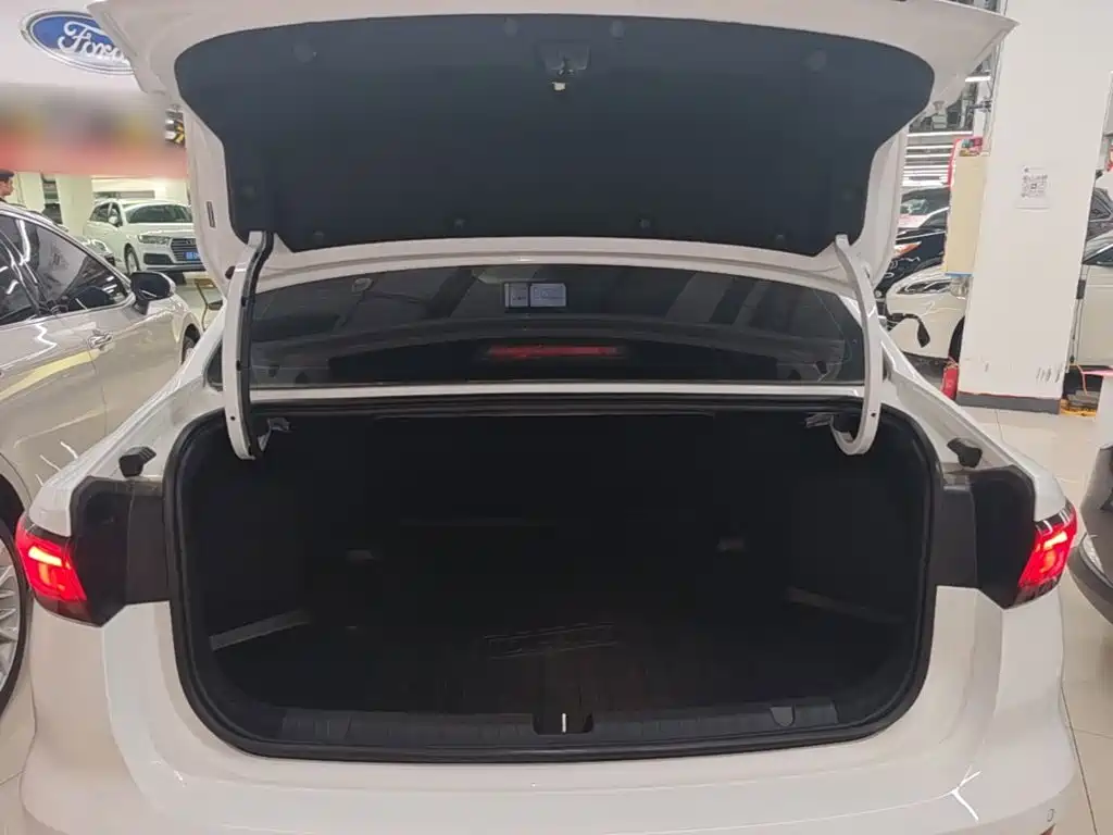 Geely Emgrand 2025 2025 4th Gen 1.5L CVT Soaring Dragon Edition