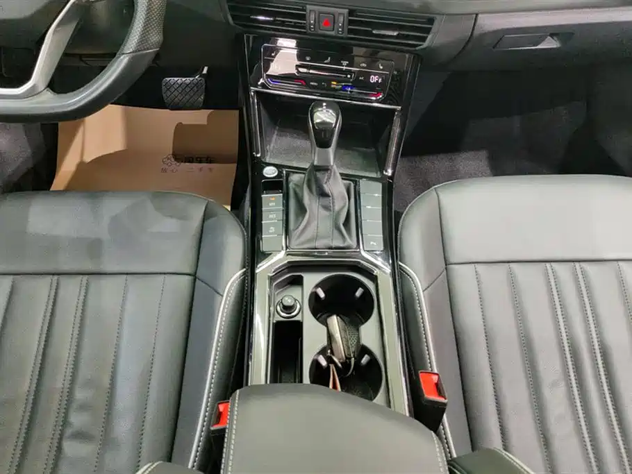 Volkswagen Passat 2022 330TSI Starlight Elite Edition фото 16