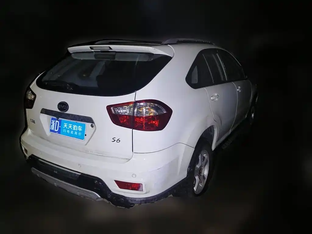 BYD S6 2014 2014 Model 2.0L Manual Elite 5-Seater