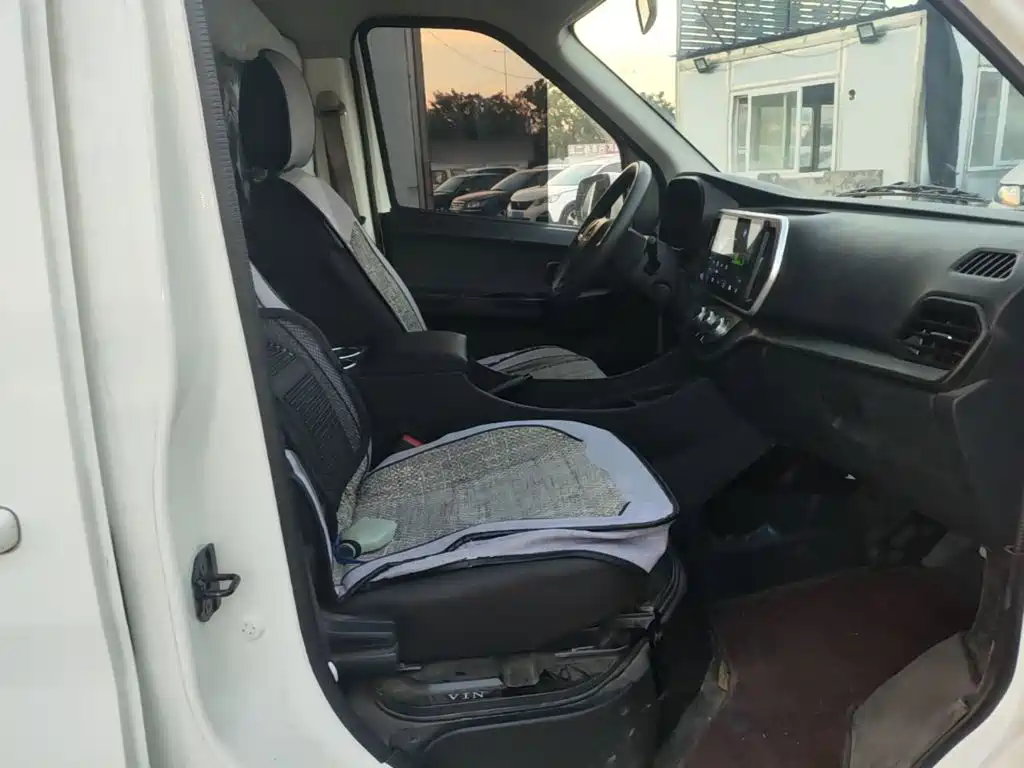 Changan Kaicheng Changan Ruixing EM60 2025 2025 Elite Model 6-seater 300km Dual Doors