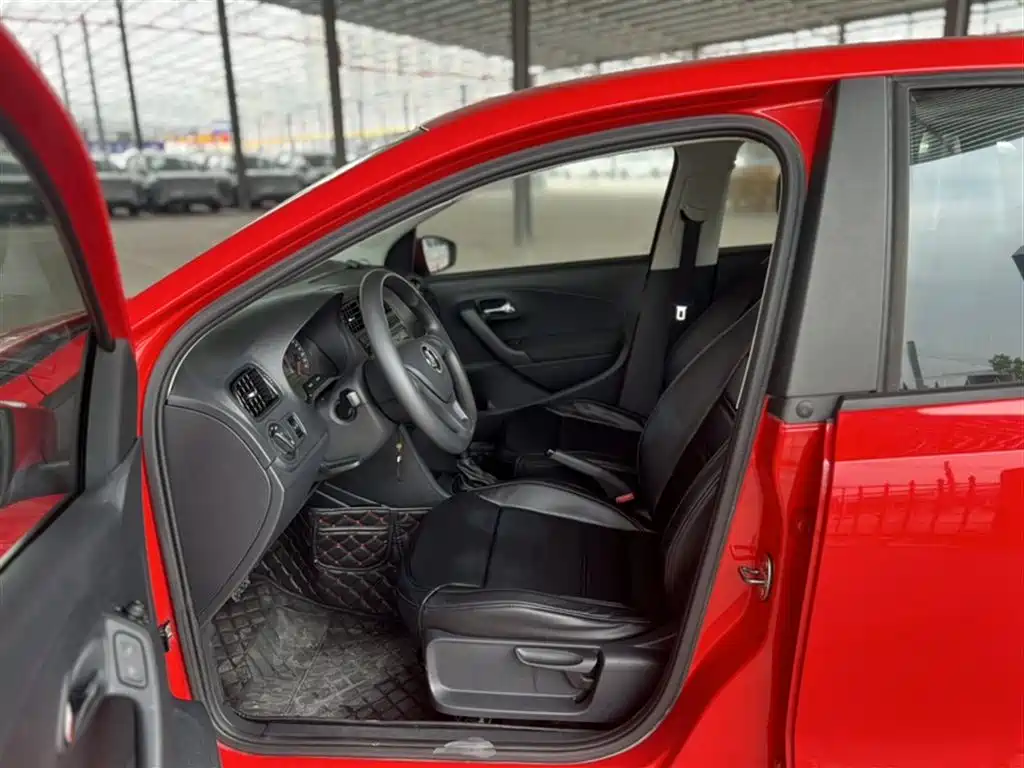 Volkswagen Polo 2016 1.4L Automatic Trend фото 13
