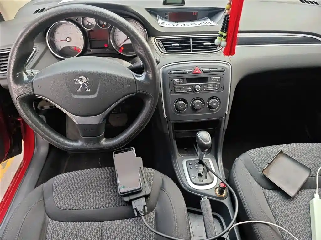 Peugeot 308 2014 Model Joy Edition Classic 1.6L Automatic Superior Style фото 10