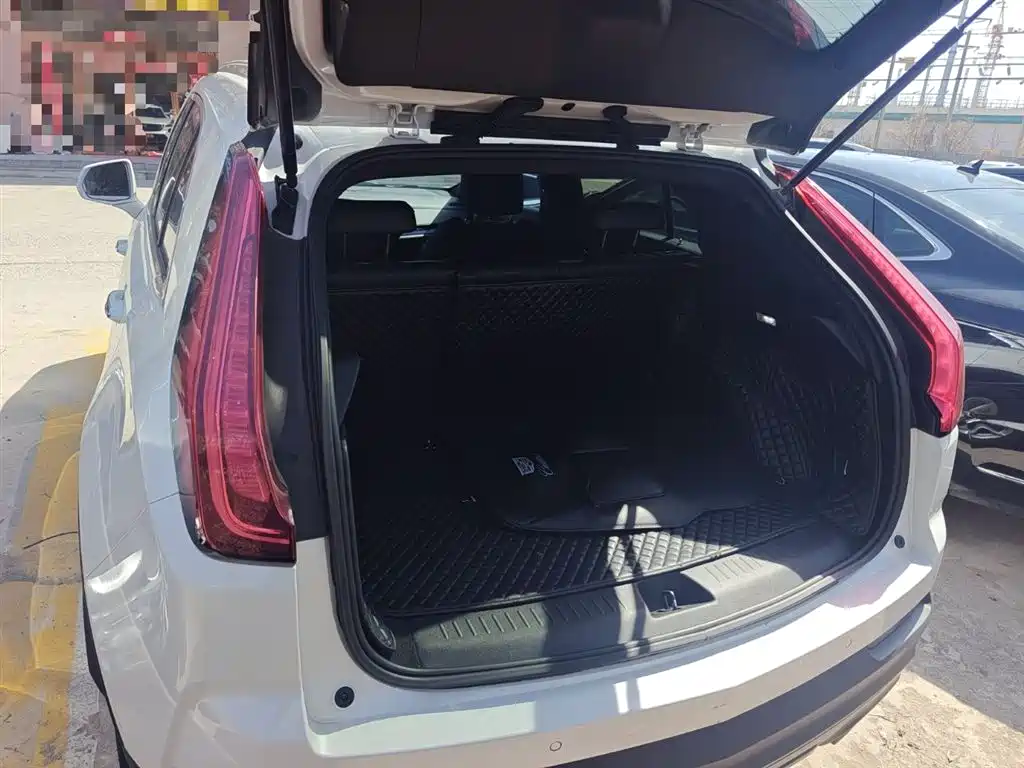 CADILLAC XT4