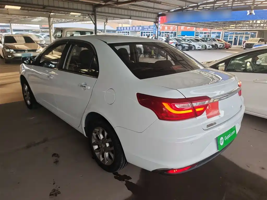Фото 23 - Geely Vision