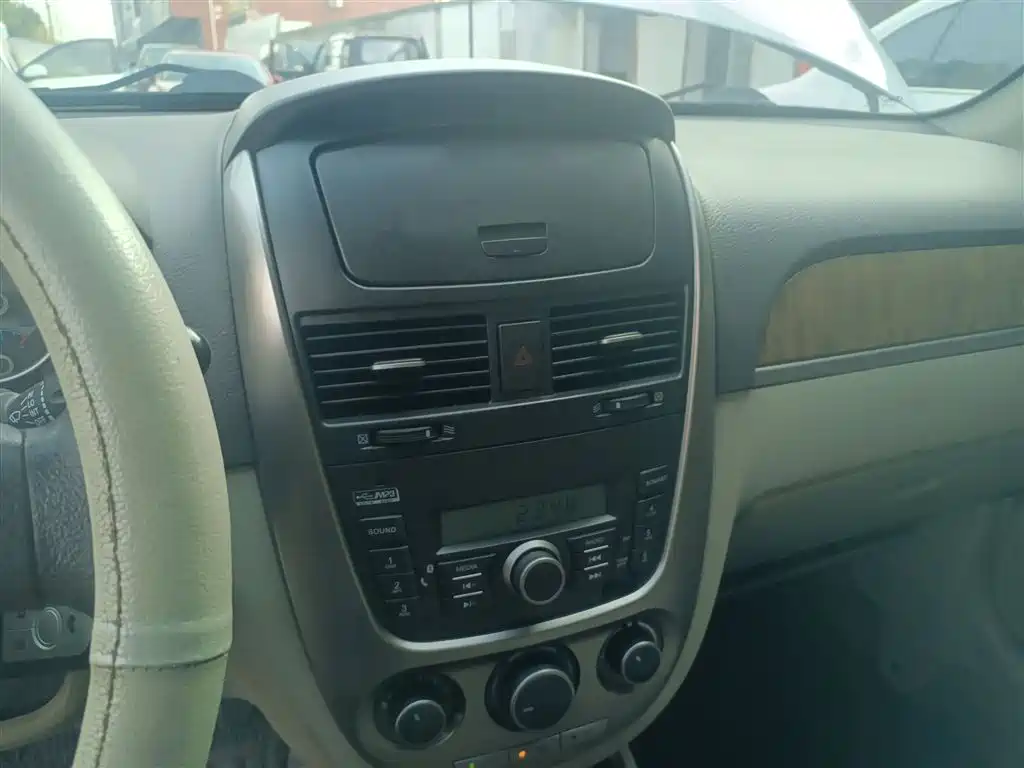 Buick Excelle 2015 1.5L Automatic Classic фото 10