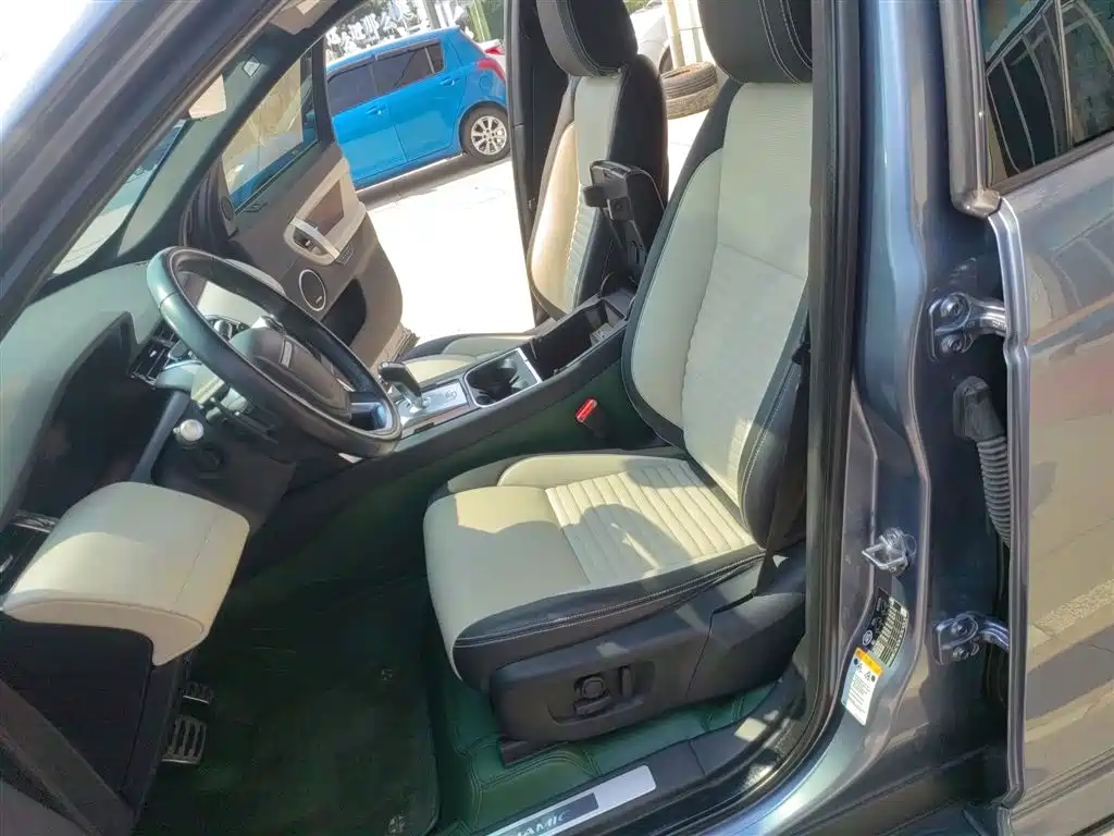 Photo 11 - Land Rover Discovery Sport