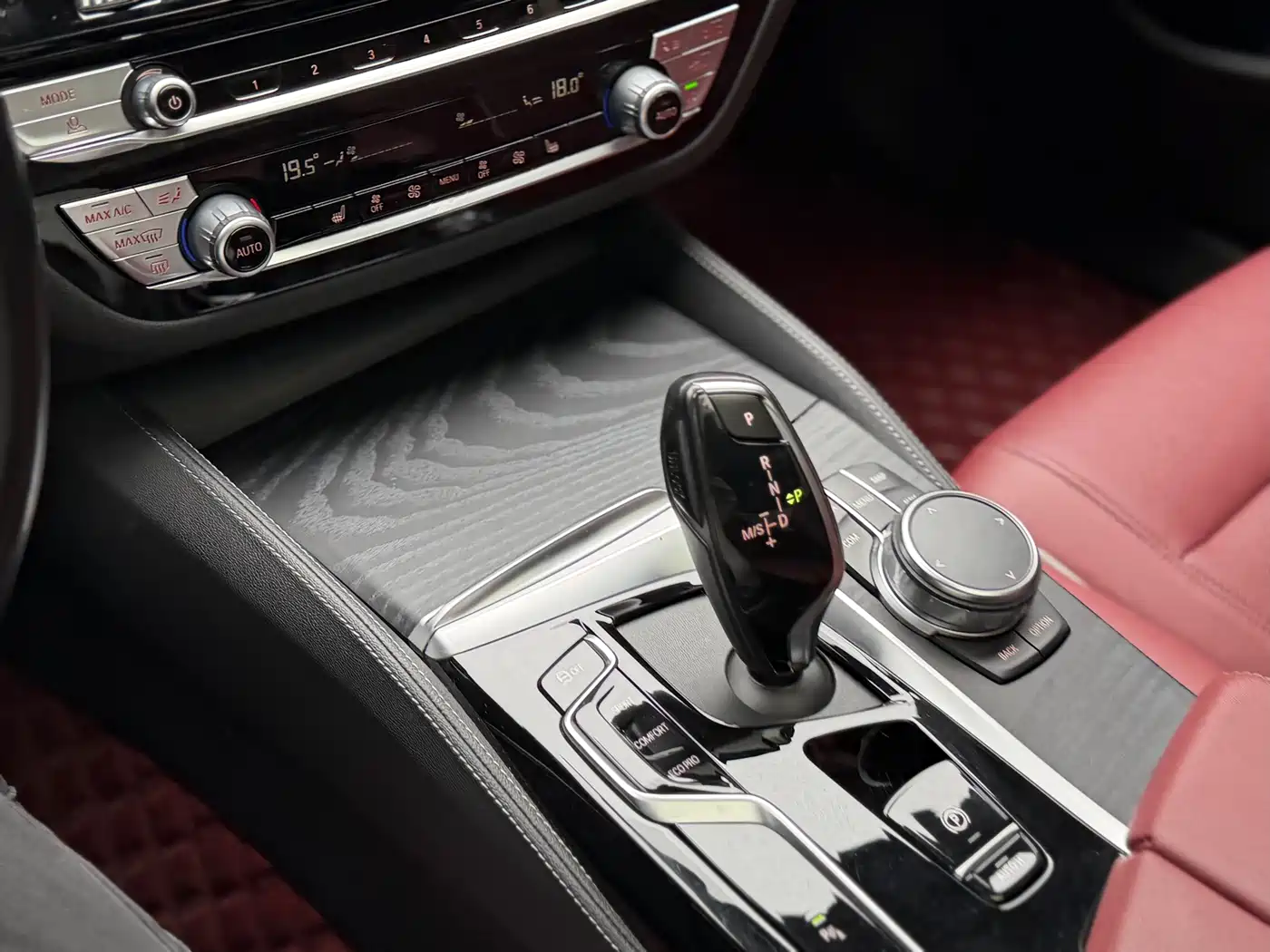 BMW 5 Series 2023 530Li Leading M Sport Package фото 7