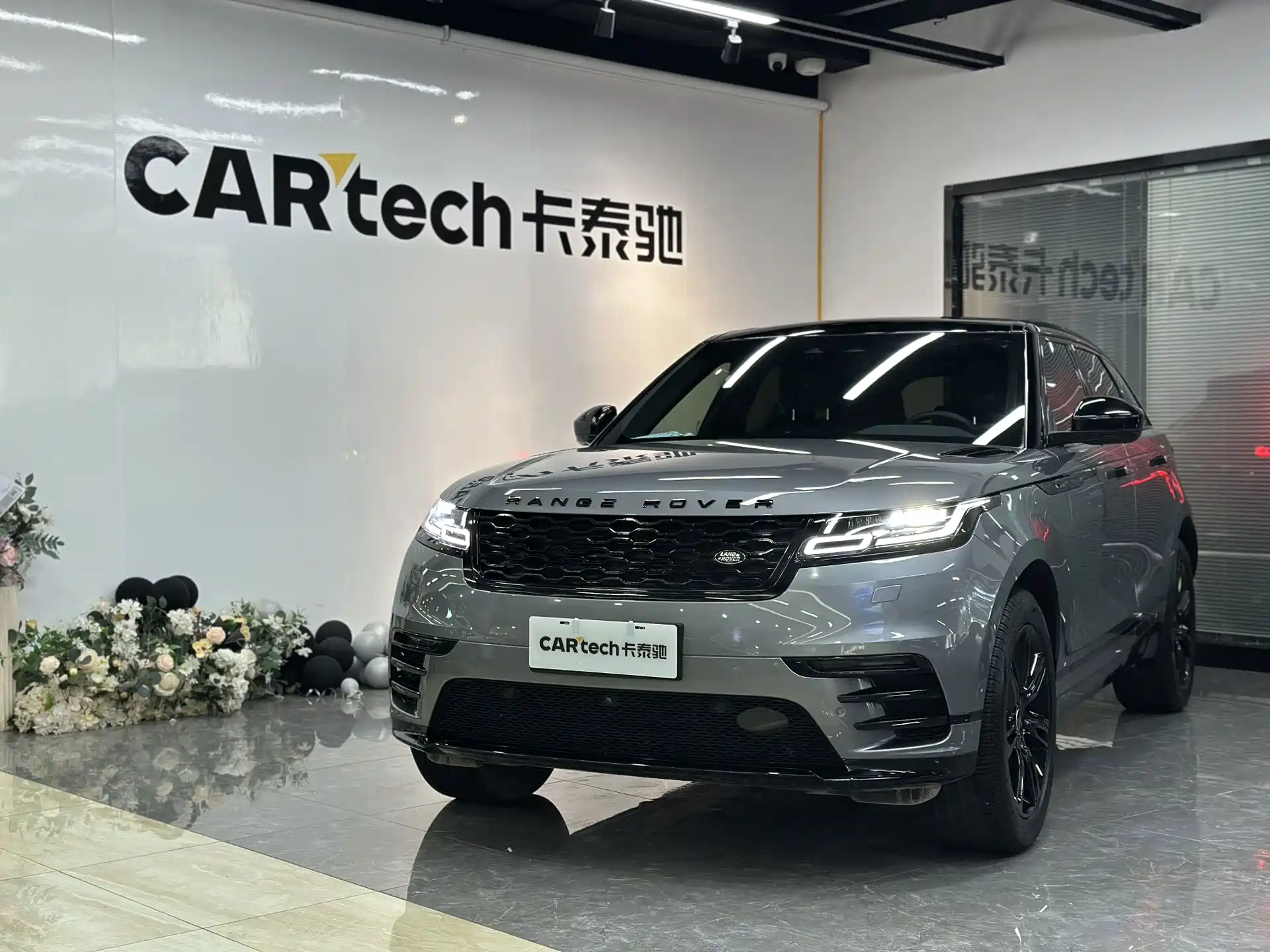 Фото 1 - Land Rover Range Rover Velar
