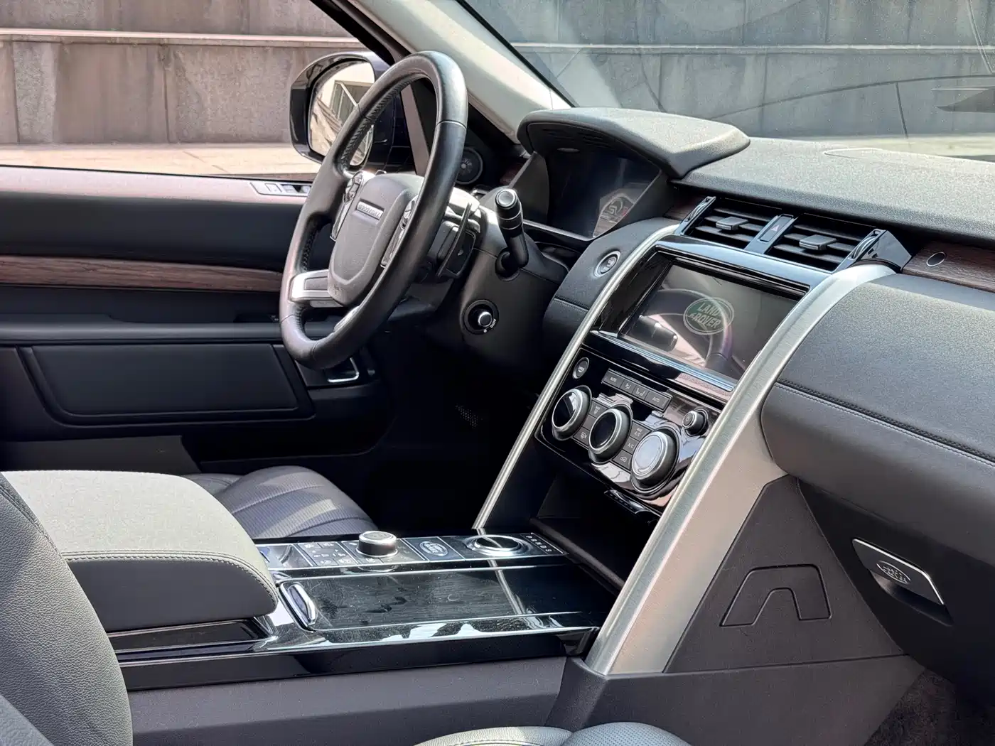 Land Rover Discovery 2019 3.0 SC V6 HSE фото 14