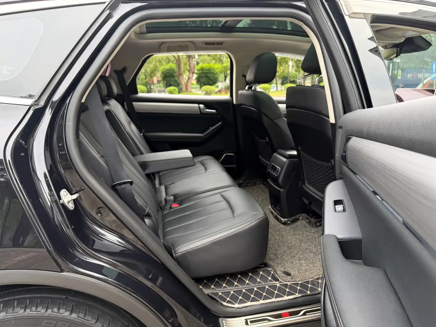 BYD Tang 2018 2018 2.0T Automatic Smart Connection Honor Edition 7-Seater China V