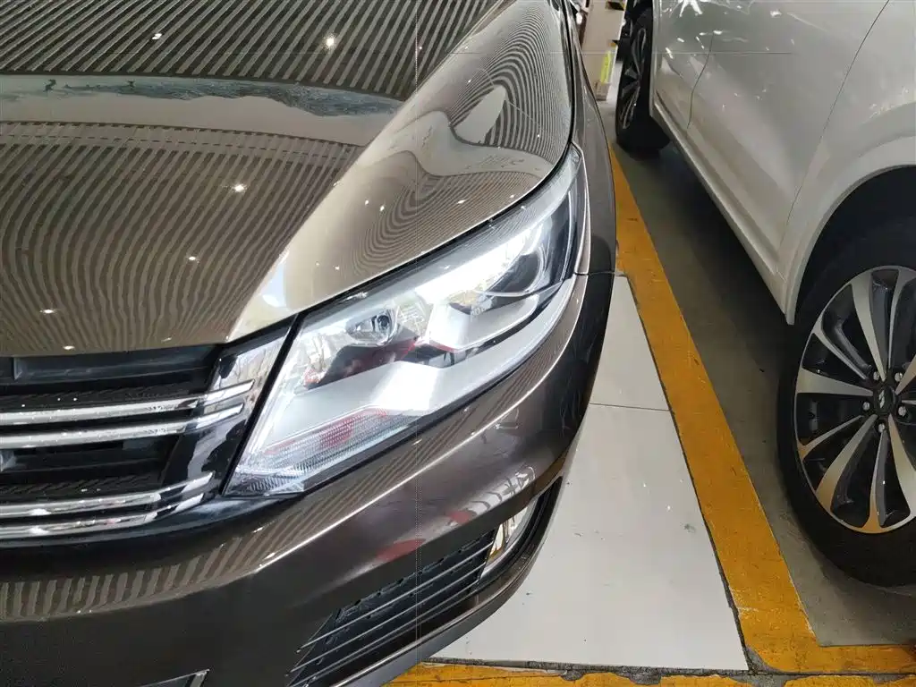 Volkswagen Tiguan 2015 2.0TSI Automatic 4WD Luxury фото 24