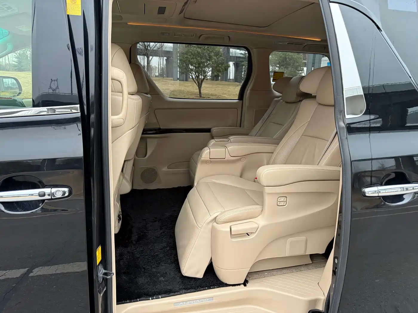 Toyota Alphard 2012 3.5L Luxury Edition фото 5