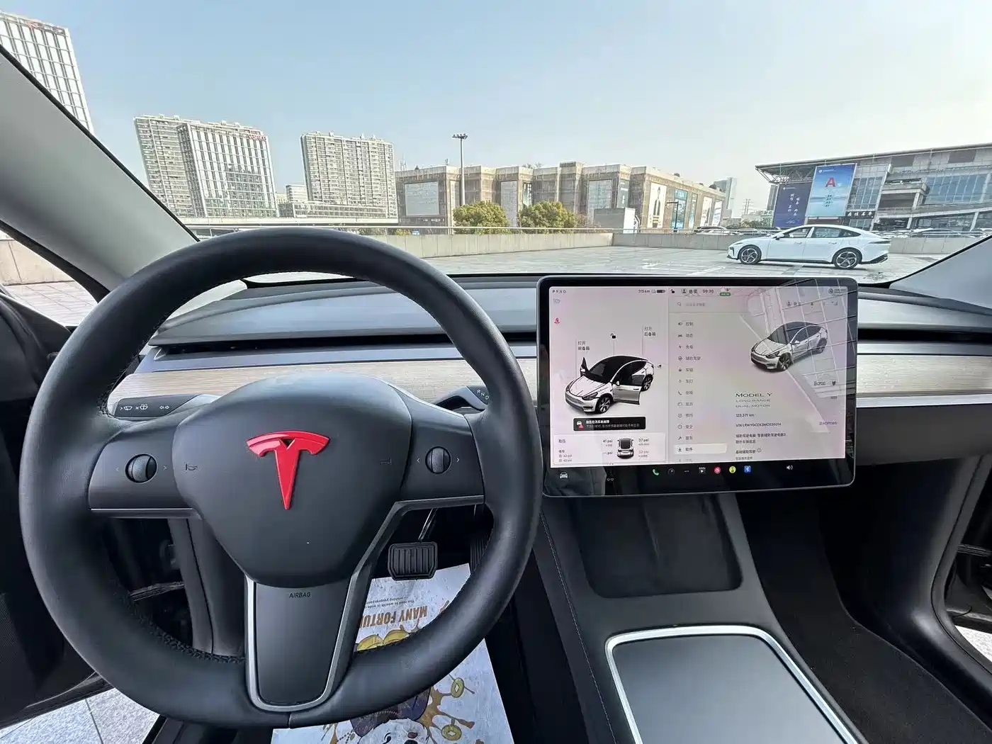 TESLA MODEL Y