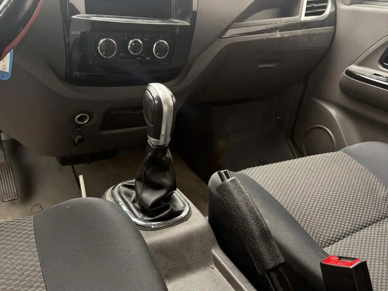 Dongfeng Yufeng Yufeng EM26 2024 2023 Model Premium Edition 41.86kWh CATL