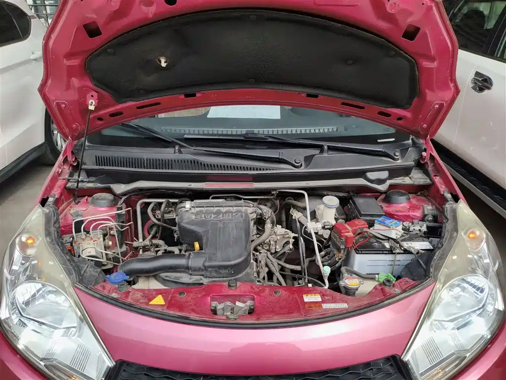 Фото 16 - Suzuki Alto