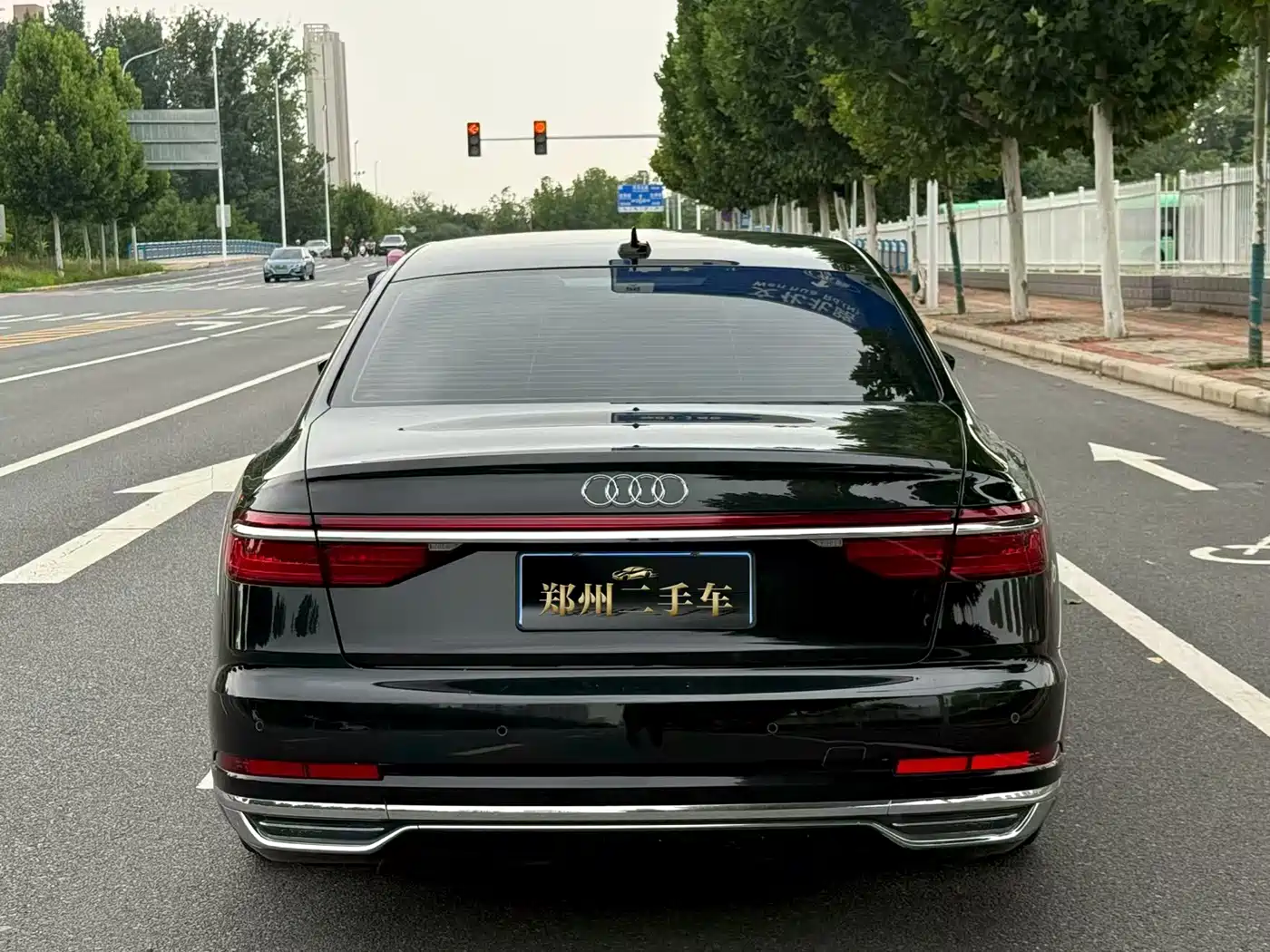 Photo 8 - Audi A8