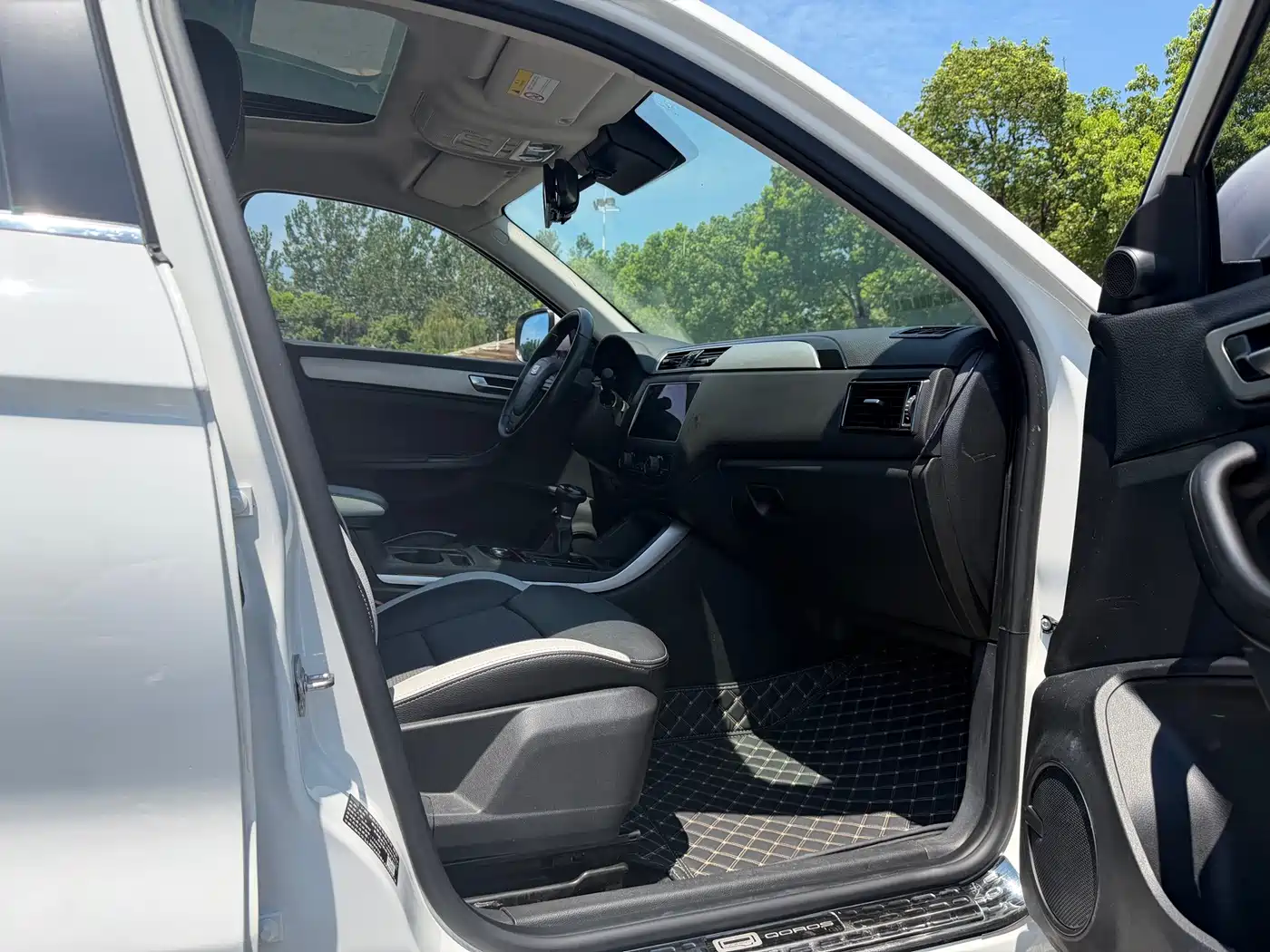 Qoros 5 2019 2019 1.6T Automatic Zhiyun Internet (AliOS) Premium Edition