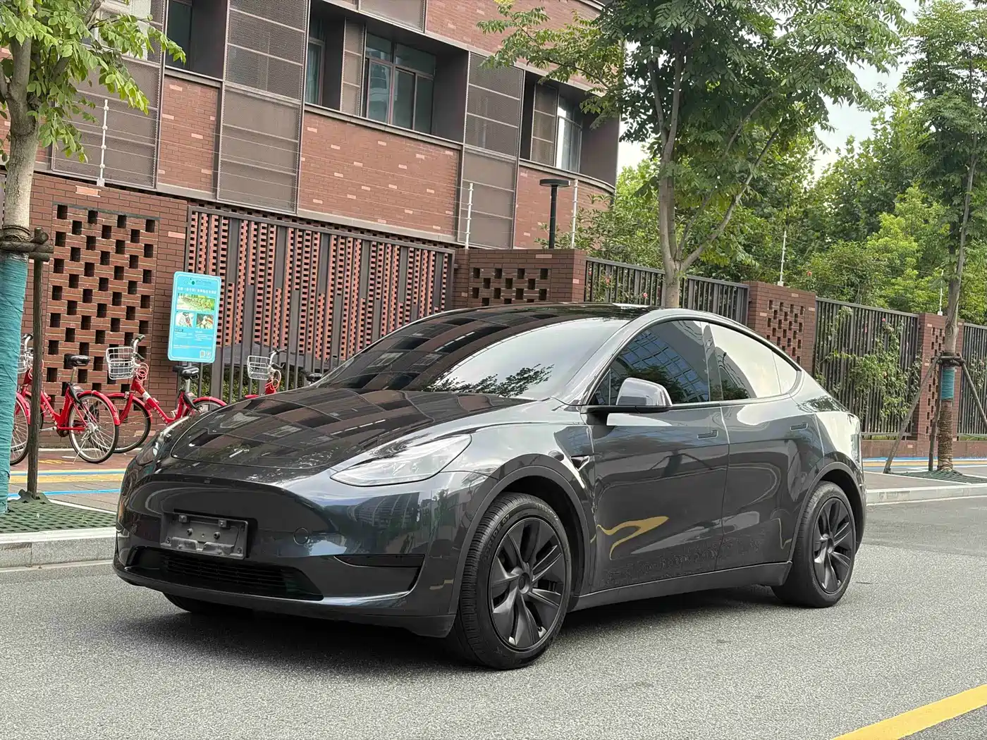 Tesla Model Y 2024