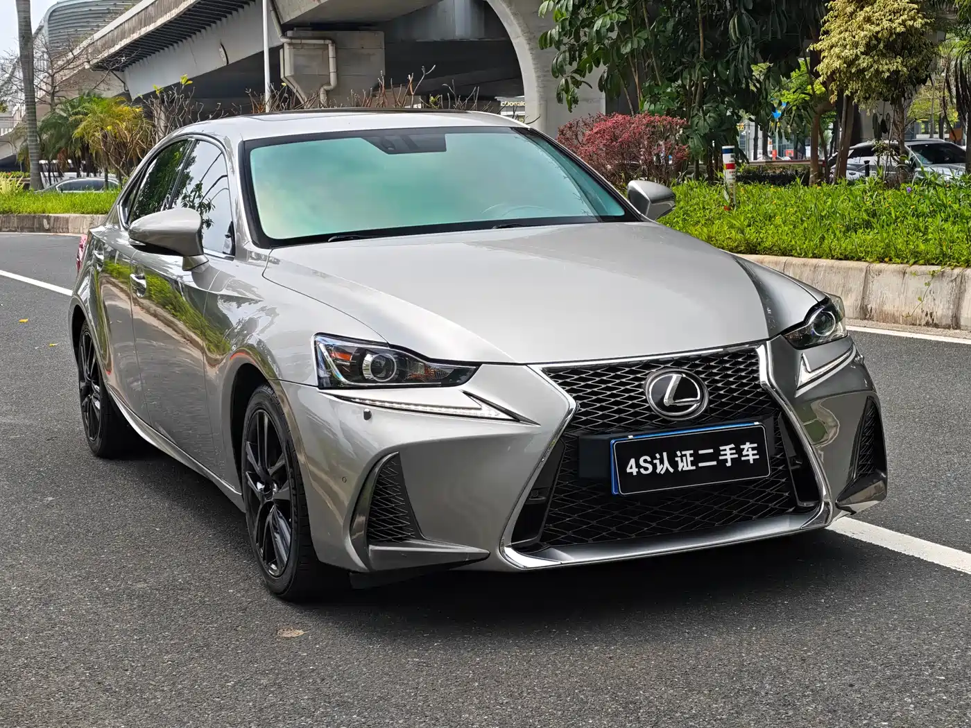 Lexus IS 2017 300 Fashion Edition фото 3