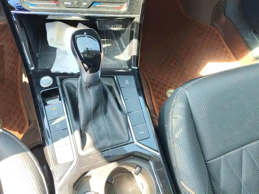 صورة 16 - Volkswagen Passat