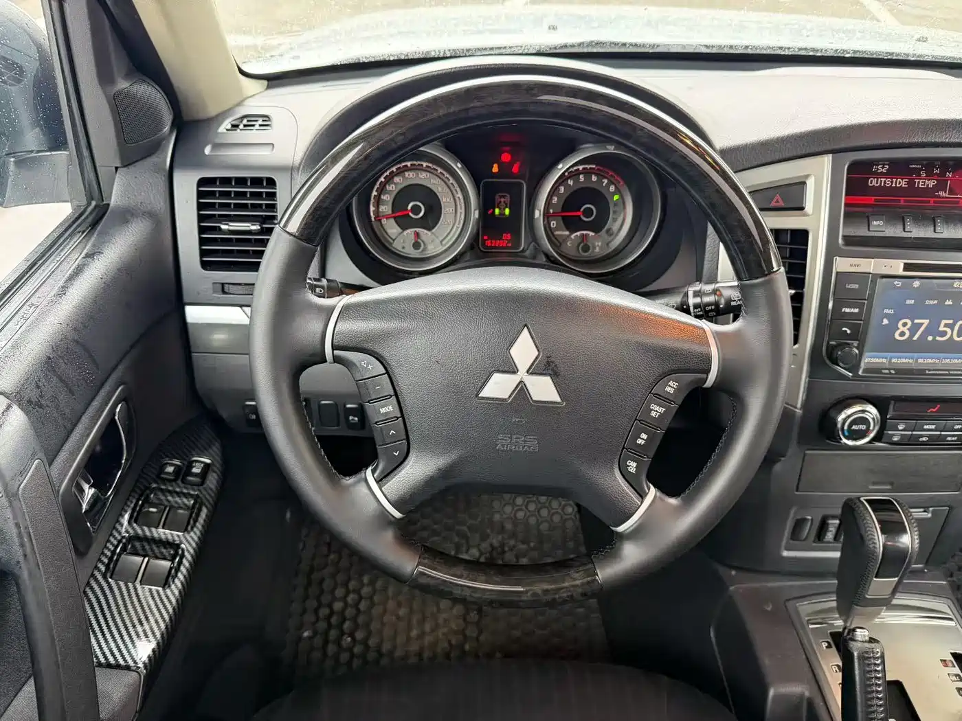 Mitsubishi Pajero (Import) 2016 3.0L Automatic Luxury (China IV) фото 8