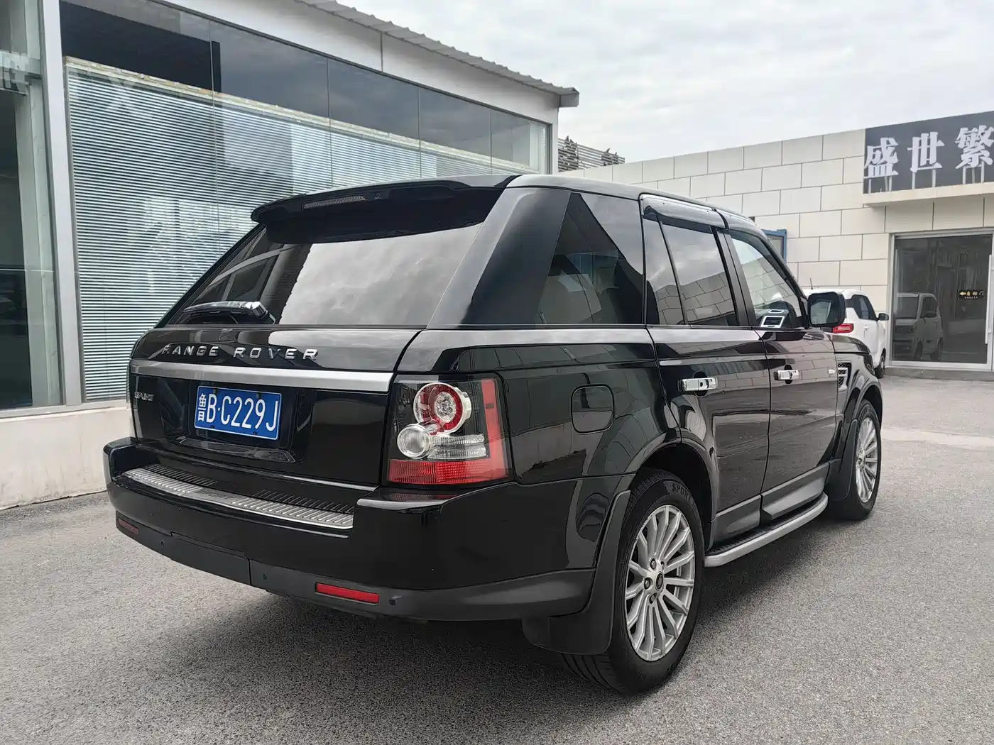 Land Rover Range Rover Sport 2013 3.0 TDV6 Diesel Ultimate Sport Edition фото 4