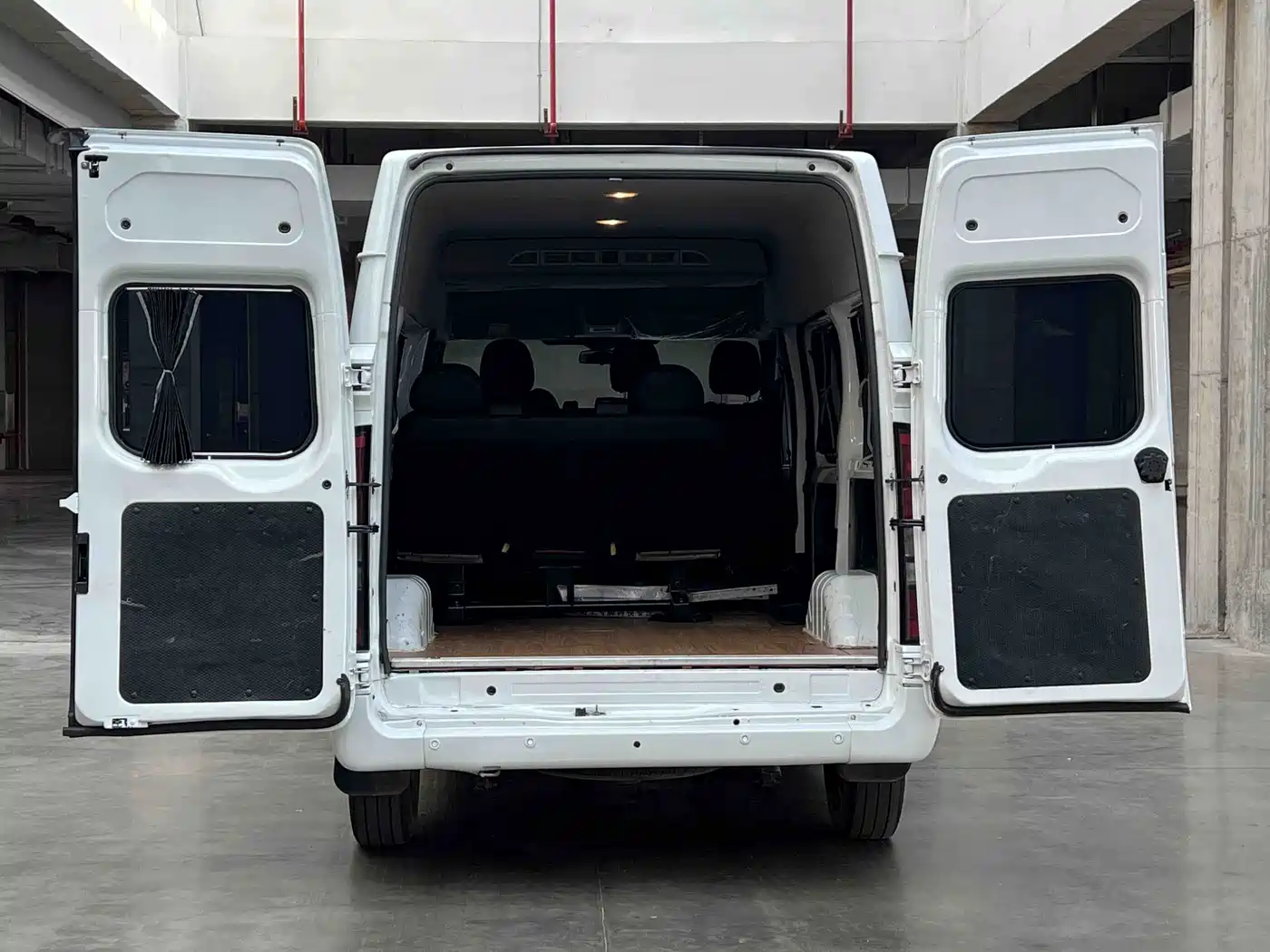 Jiangling JMC Fushun 2024 2023 2.0T Manual Short Wheelbase Low Roof Commercial Multi-purpose Vehicle 6 Seats Dual-opening Tailgate