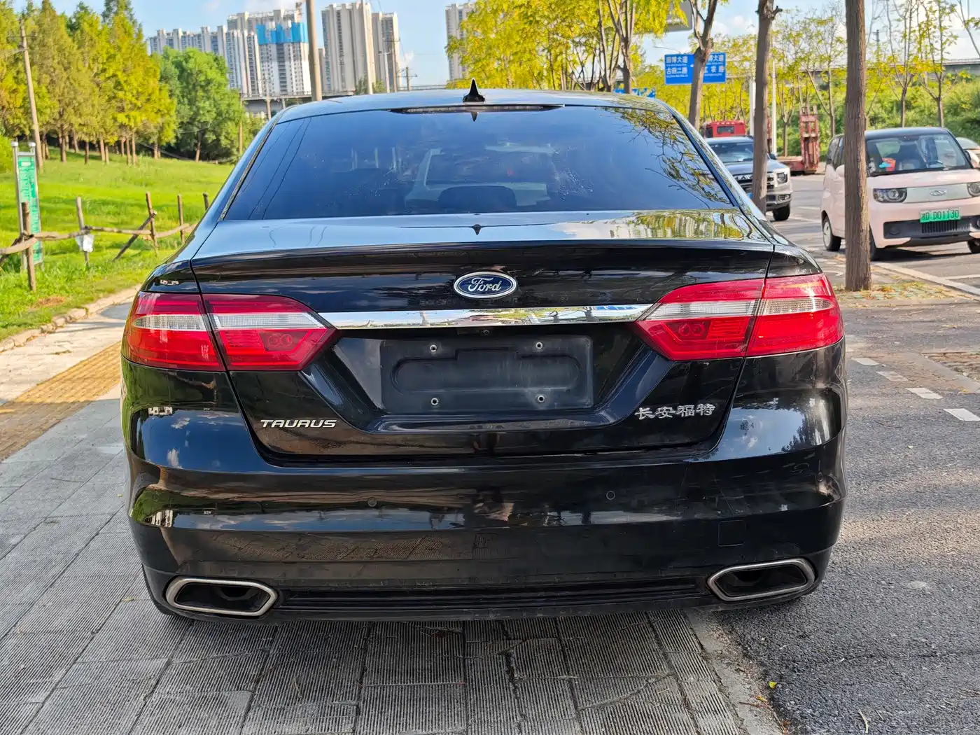 Фото 7 - Ford Taurus