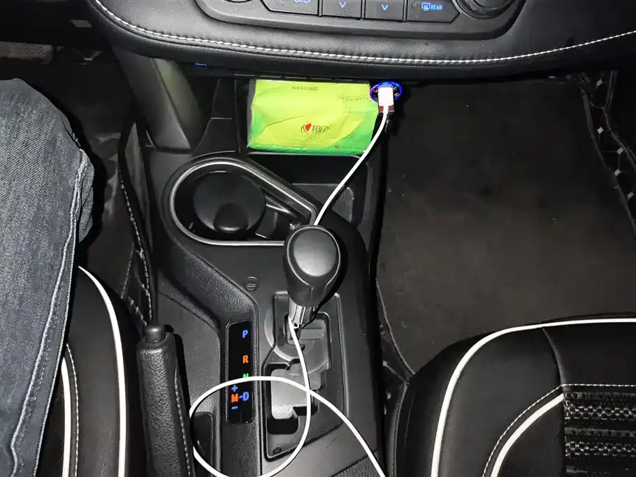 Toyota RAV4 Rongfang 2016 2.0L CVT 2WD Trend (China V) фото 16