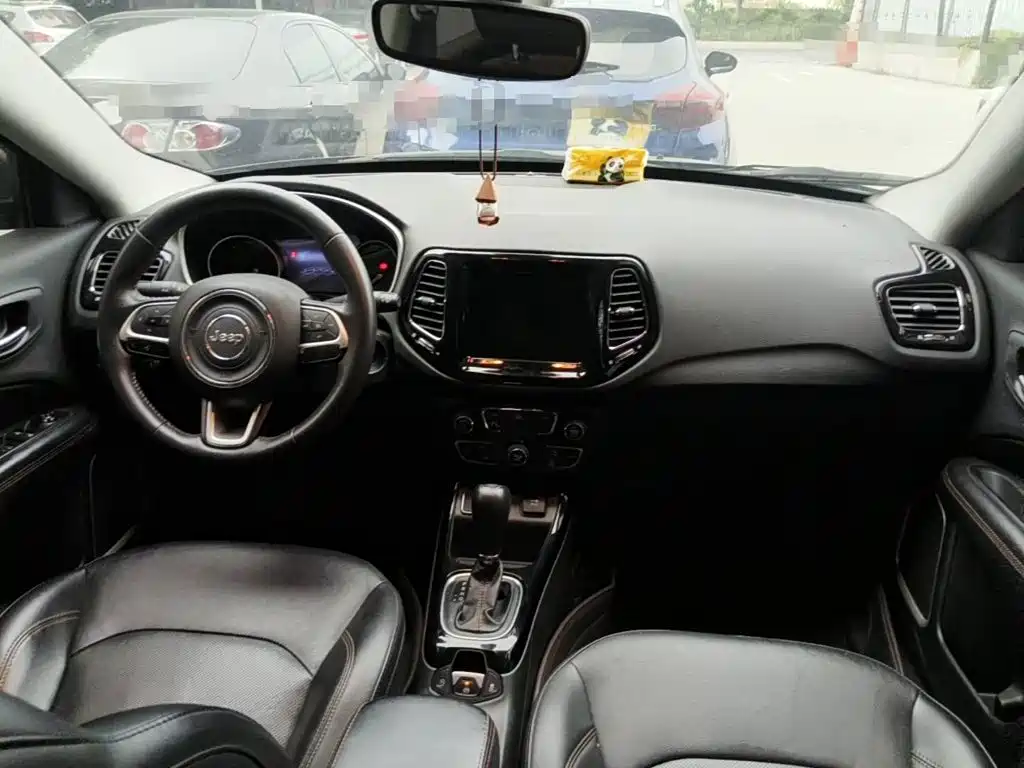Фото 11 - Jeep Compass