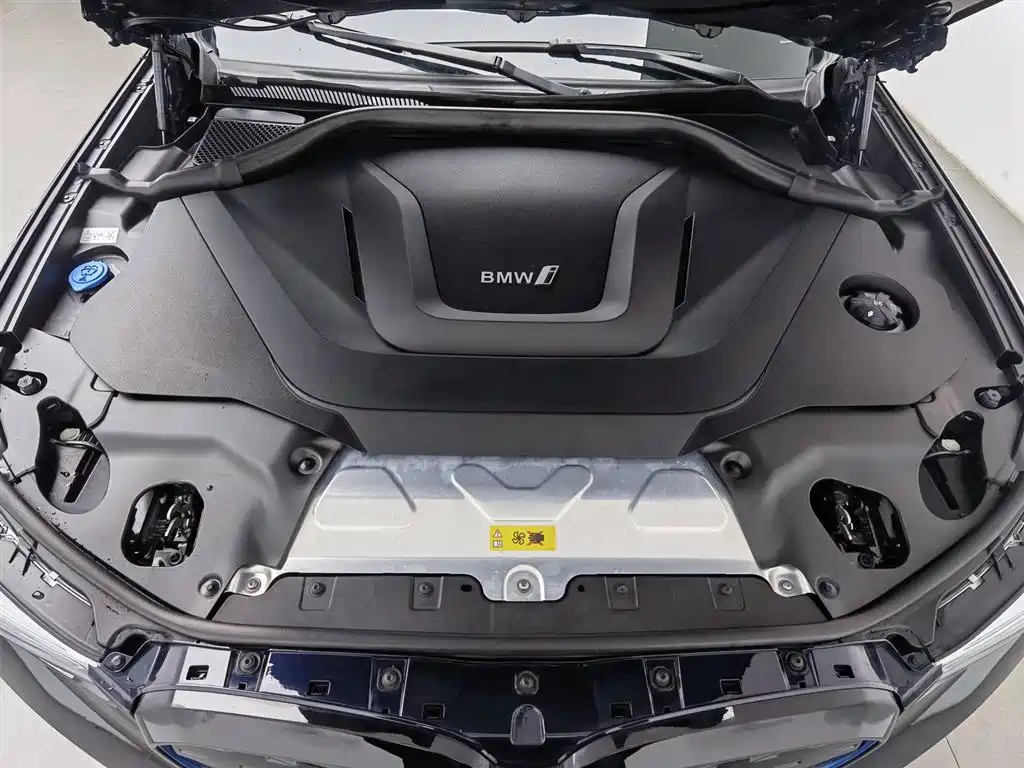 BMW iX3 2021 Leading фото 6