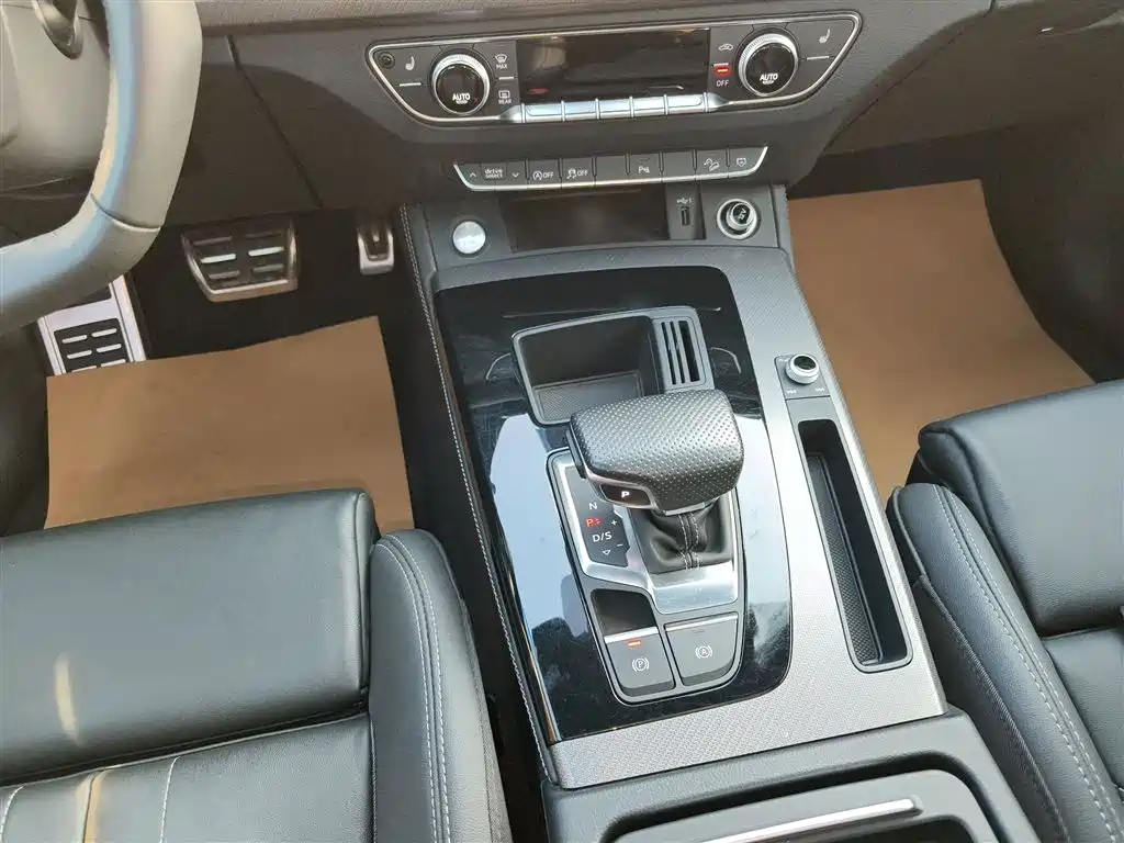 Audi Q5L 2024 Model 40 TFSI Luxury Dynamic фото 10