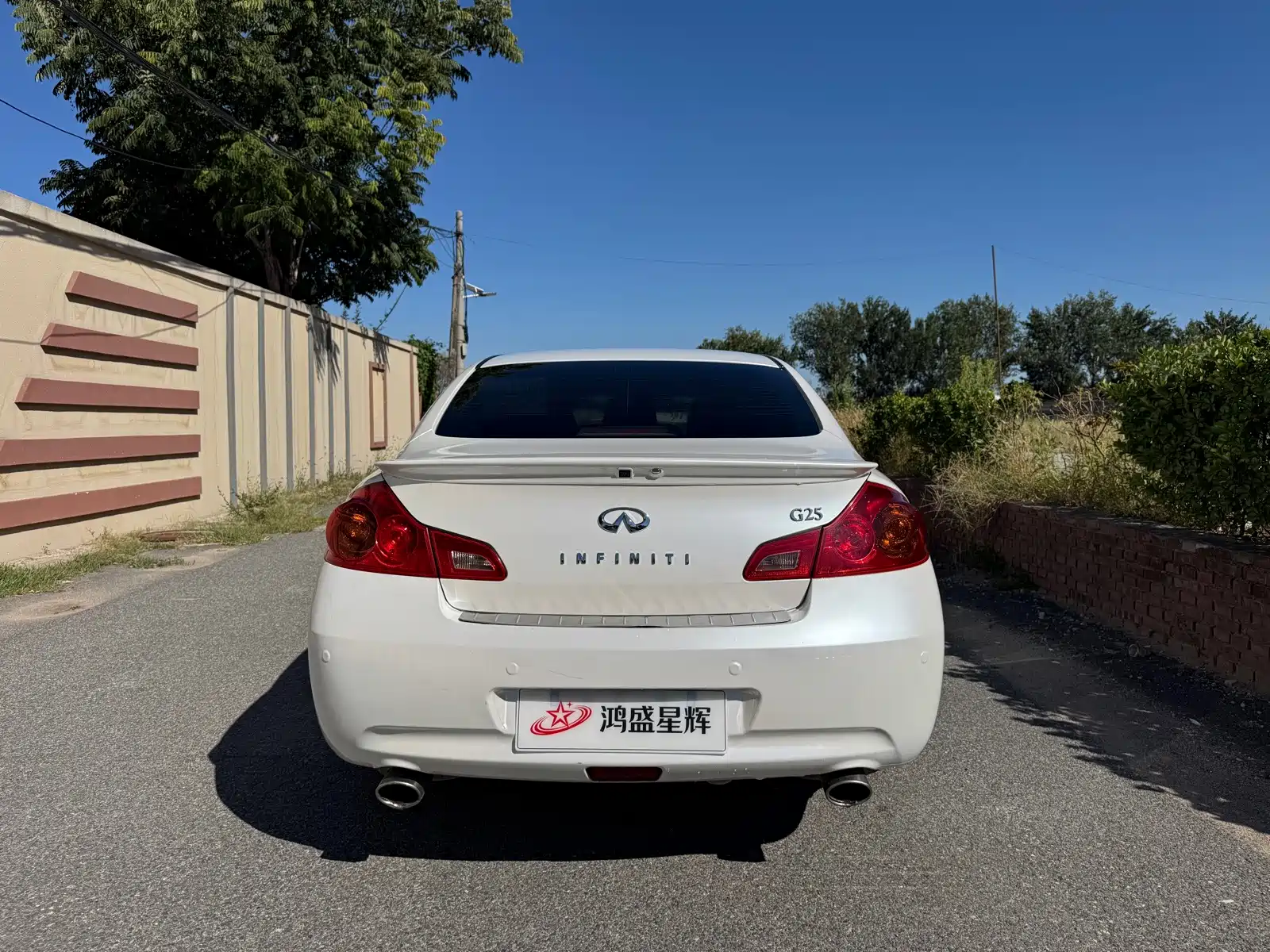 Photo 5 - Infiniti G Series