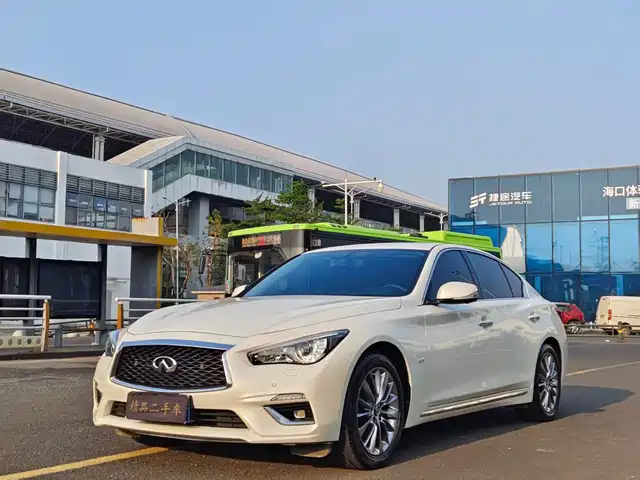 INFINITI Q50L