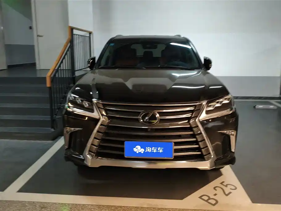 Lexus LX 2017 570 Peak Special Limited Edition фото 2