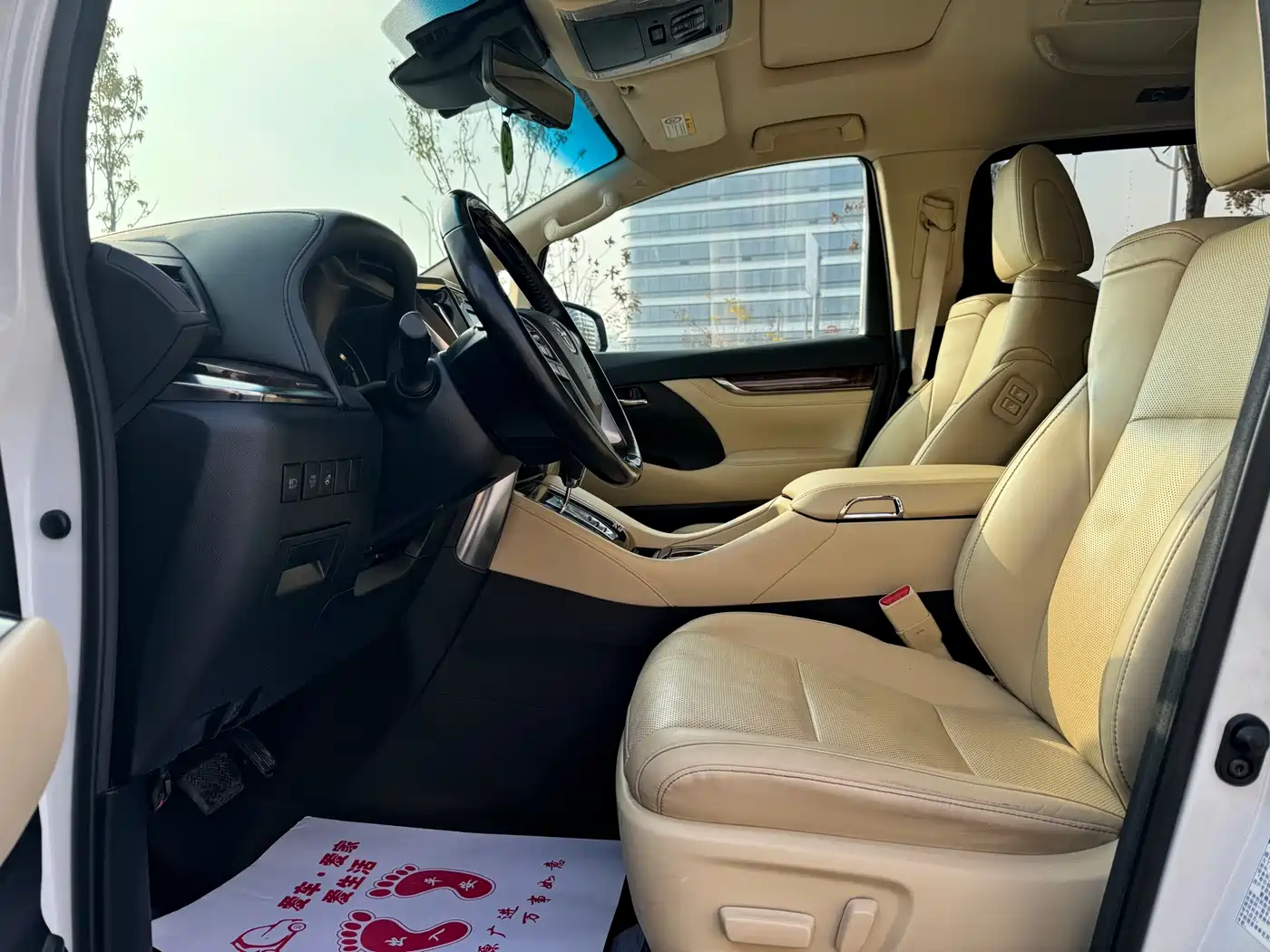 Toyota Alphard 2019 Hybrid 2.5L Luxury фото 10