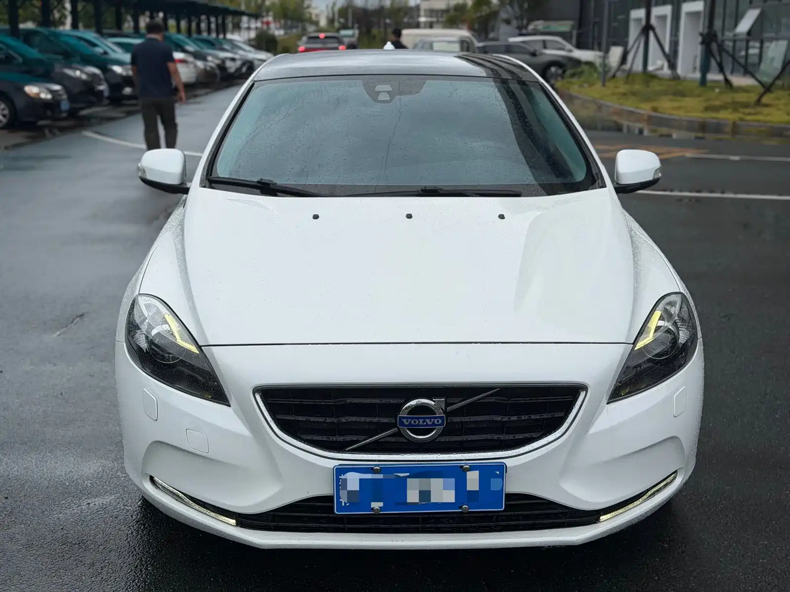 Photo 2 - Volvo V40