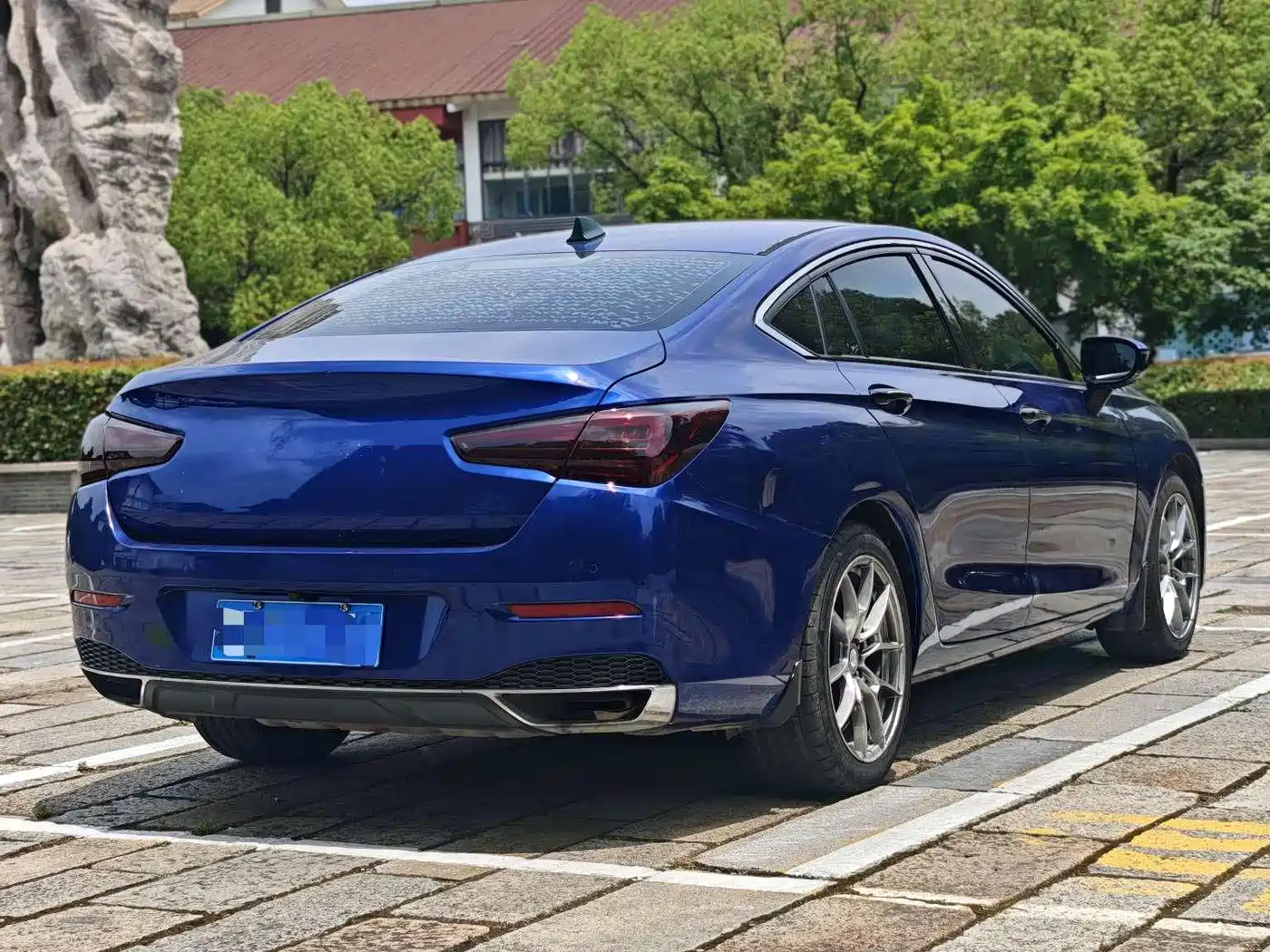 Фото 18 - Hongqi H5