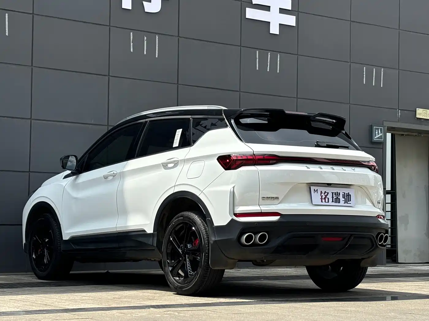 Фото 7 - Geely Binyue