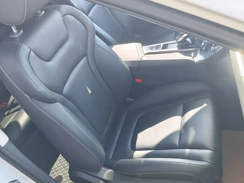 Фото 16 - Besturn B70