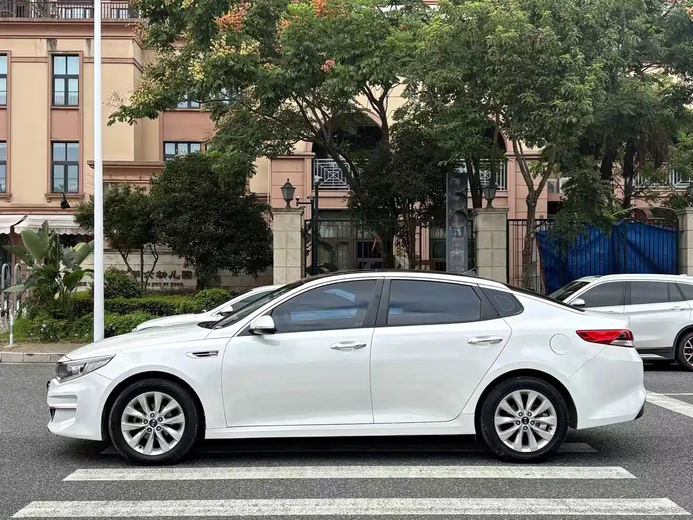 Photo 16 - Kia K5