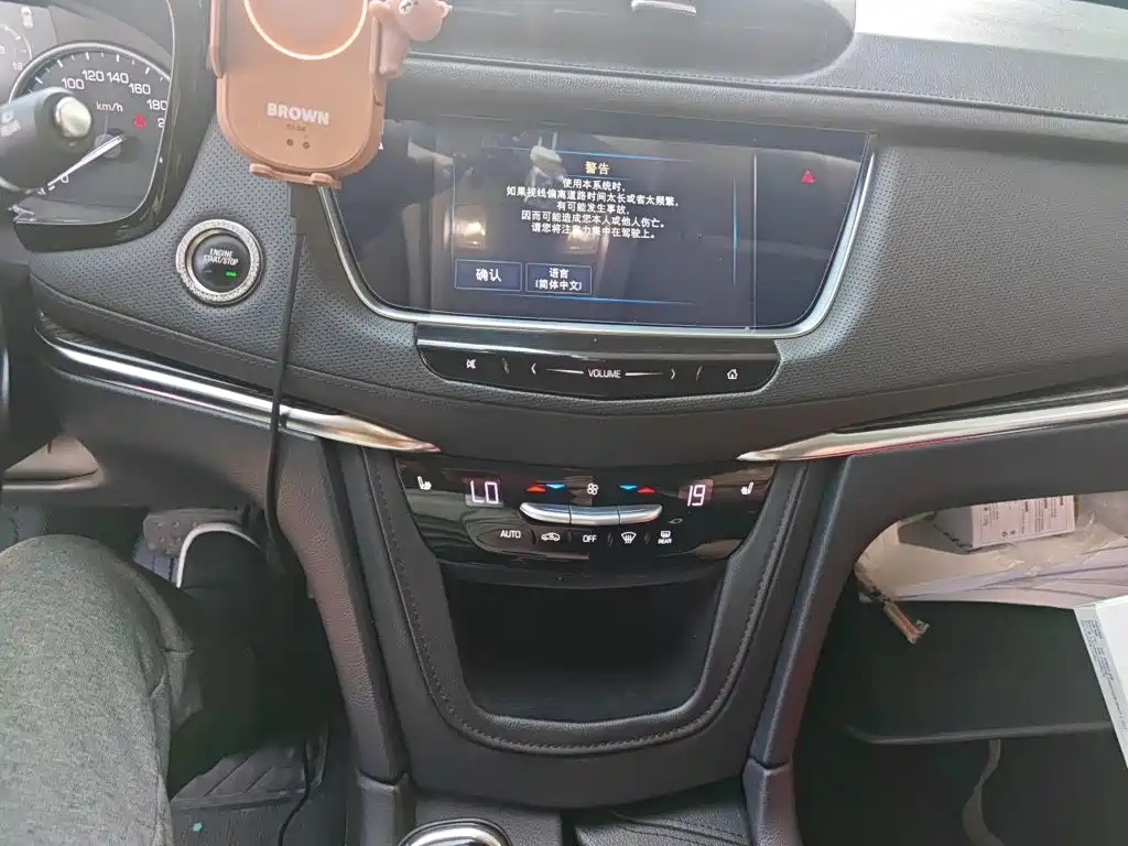 Фото 14 - Cadillac XT5