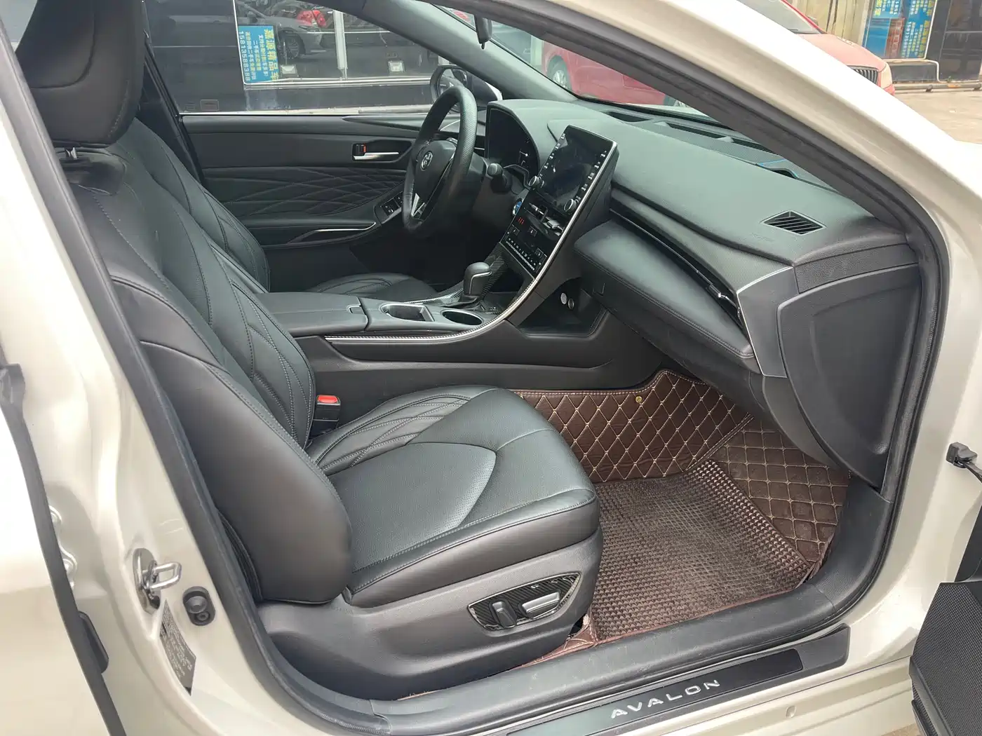 Toyota Avalon 2019 Hybrid 2.5L XLE Premium Edition China V фото 6